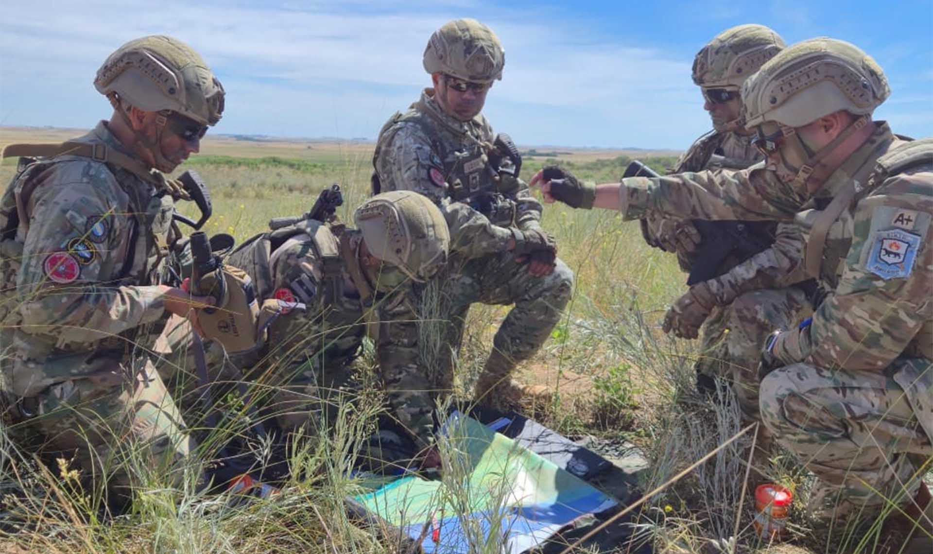 Efectivos de la Aviación Naval durante el ejercicio.