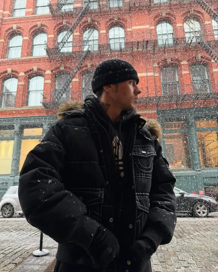 El look invernal de Duki.